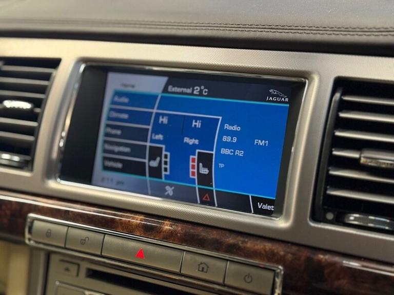 2010 Jaguar XF 3.0d V6 Premium Luxury 4dr Auto SALOON DIESEL Automatic