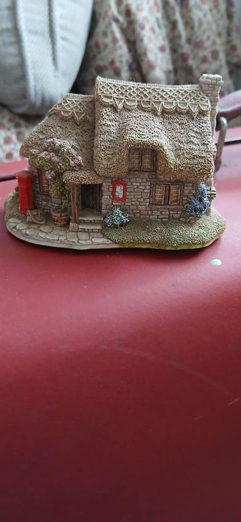Lilliput Lane Cottage Model – Good Condition
