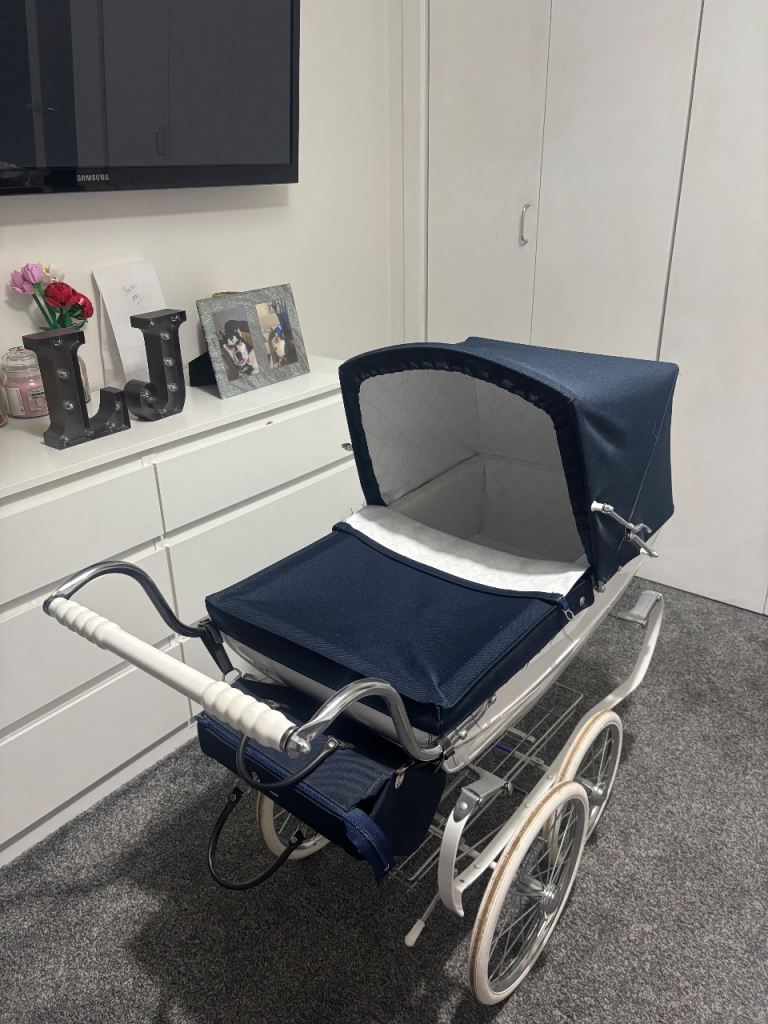 Silver Cross Balmoral Dolls Pram 