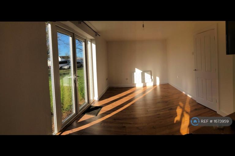 1 bedroom flat in Bitterne Manor, Southampton, SO18 (1 bed) (#1673959)