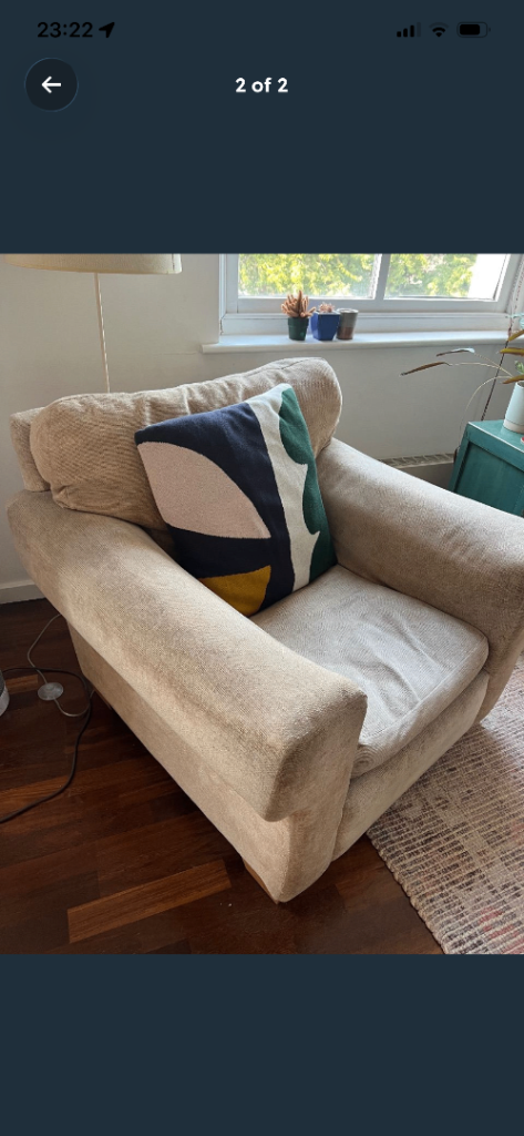 Free armchair worn and large