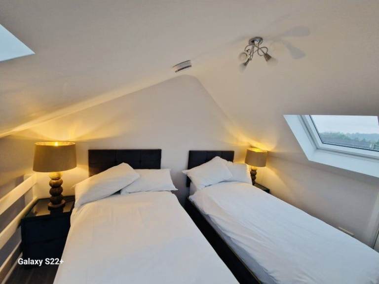 Modern Ensuite Spacious Double Rm Heart Of Redhill