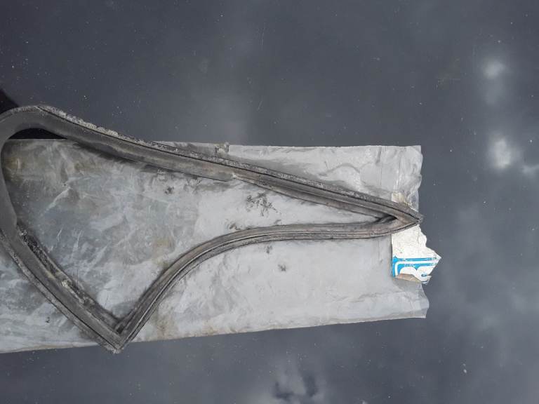 Reliant Scimitar se5/5a genuine quarter light rubbers, possibly fit se4coupe &other classic s