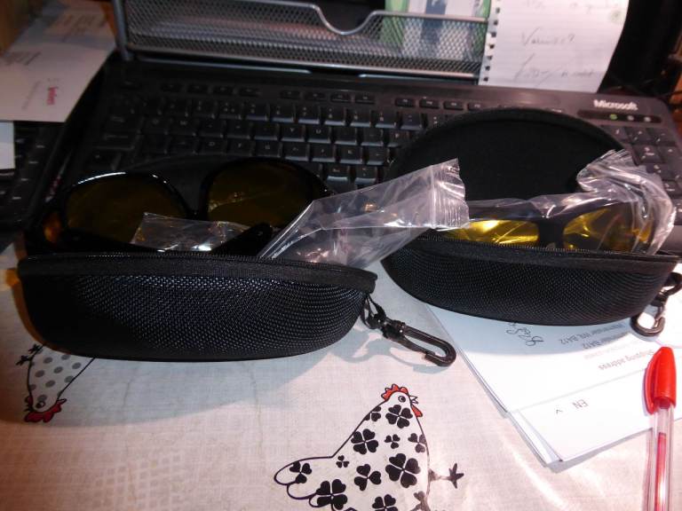 Sunglases x 2 pairs