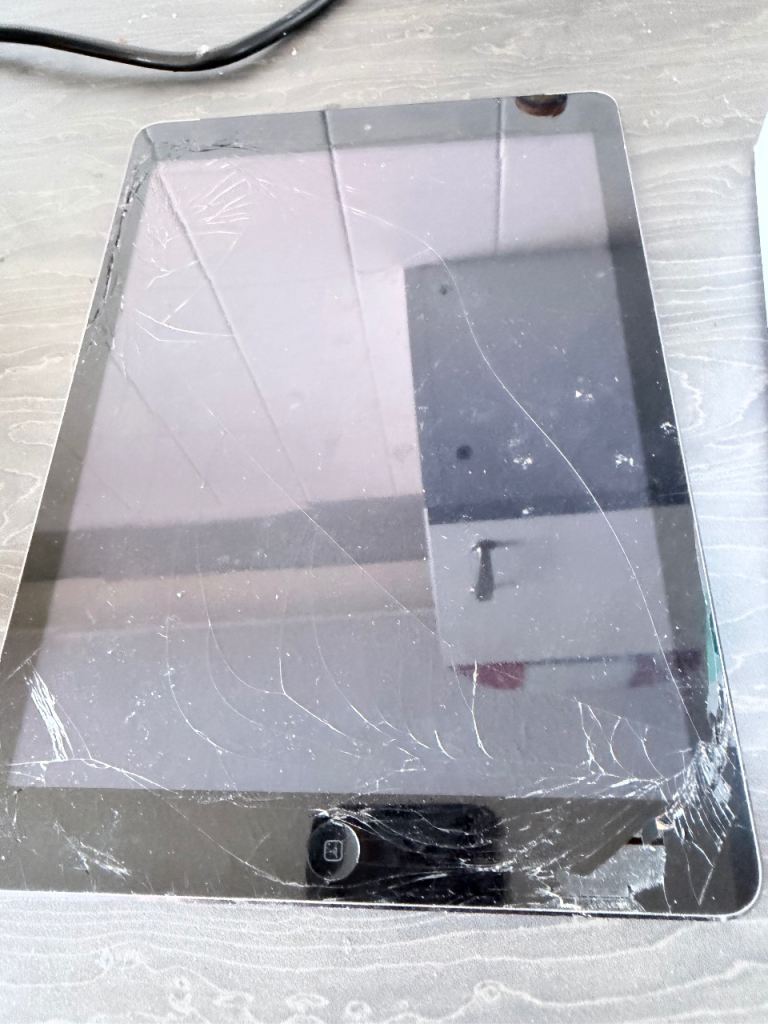 iPad cracked sceeen 
