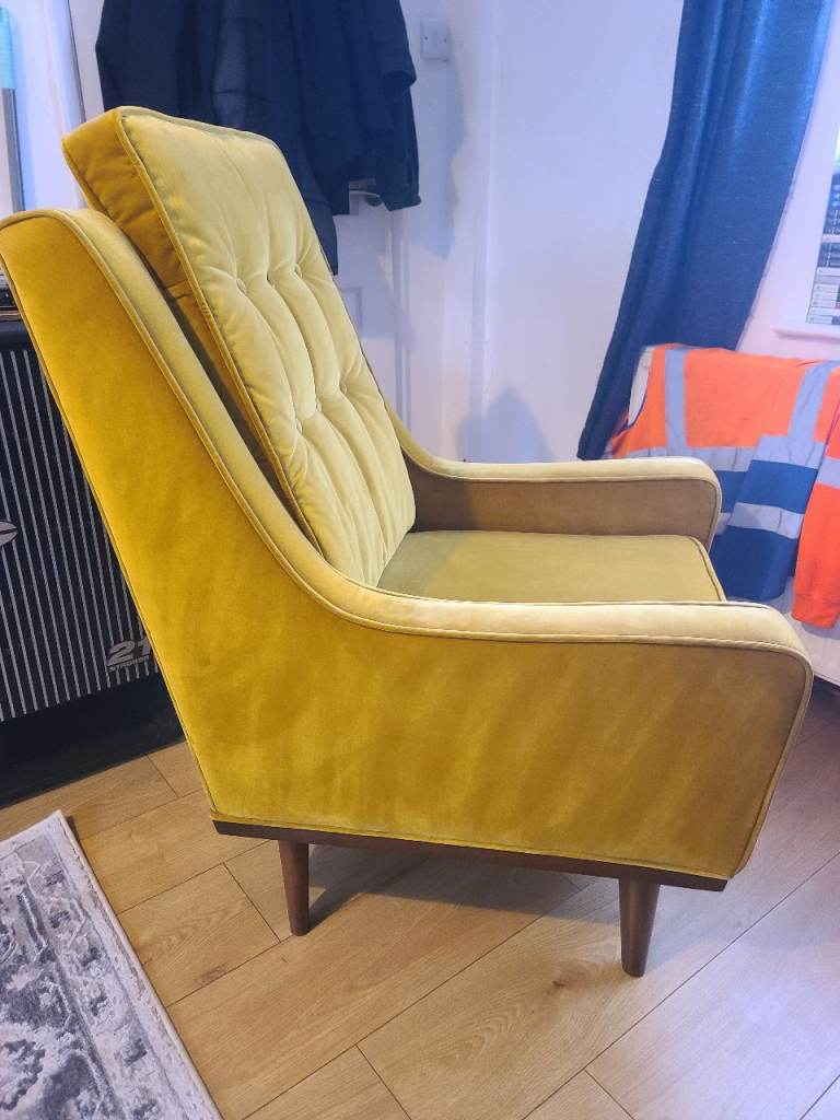 Art deco plush velvet arm chair 