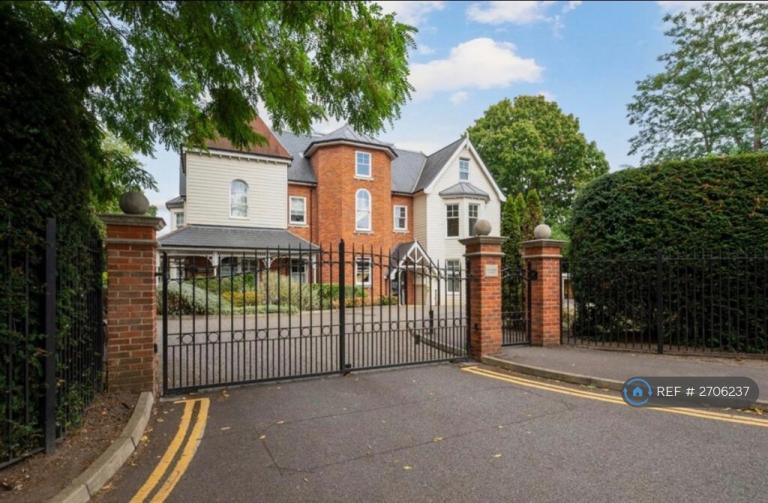 image for 2 bedroom flat in Weybridge, Weybridge, KT13 (2 bed) (#2706237)