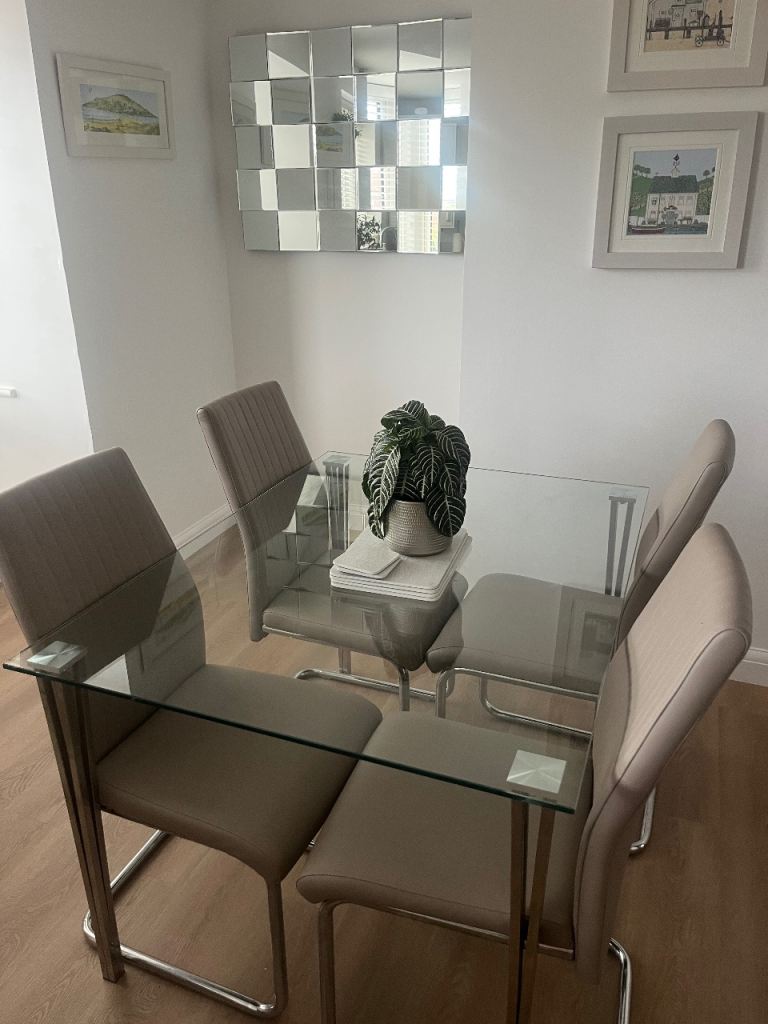 Dining table and chairs set