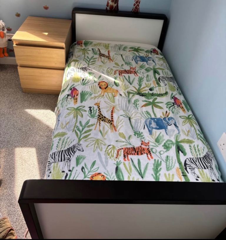 Good Condition Mamas and Papas Cot Bed and drawers with changing table  