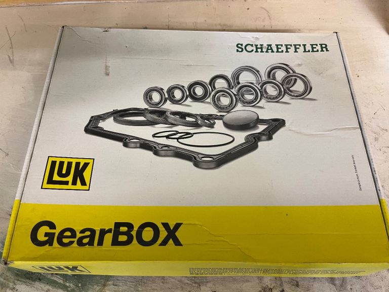 LUK Vauxhall Astra J gearbox bearing and seal set