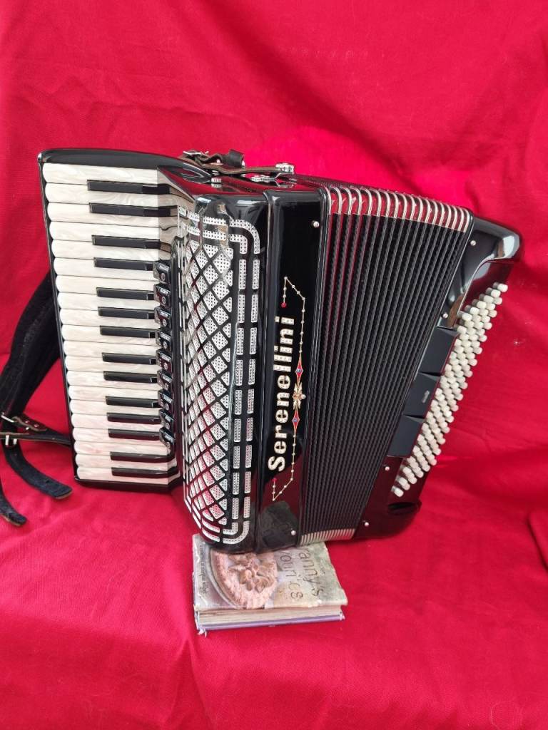 serenellini 96 bass accordion compact model