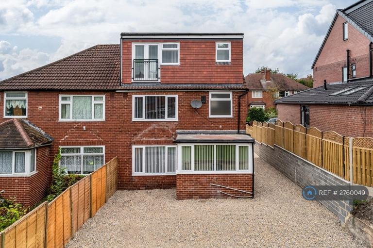 5 bedroom house in Moor Allerton Avenue, Leeds, LS17 (5 bed) (#2760049)