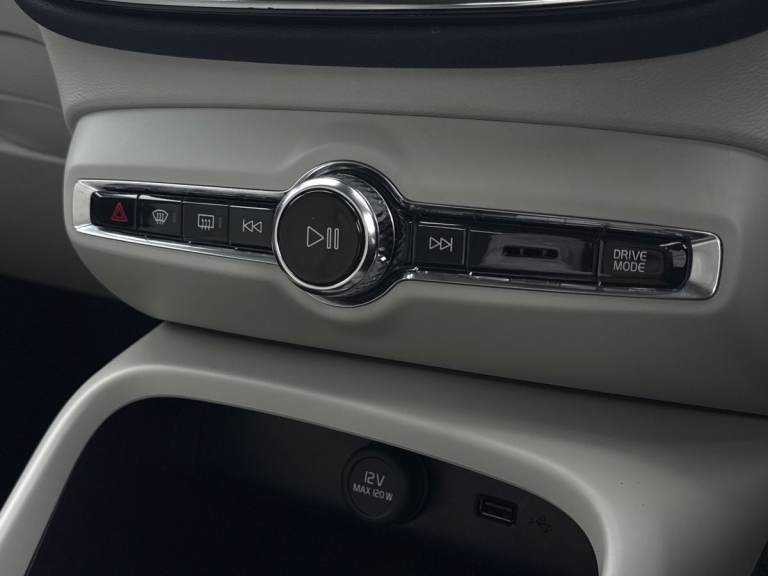 2022 Volvo XC40 2.0 B4P Inscription 5dr AWD Auto [7 speed] ESTATE PETROL Automatic