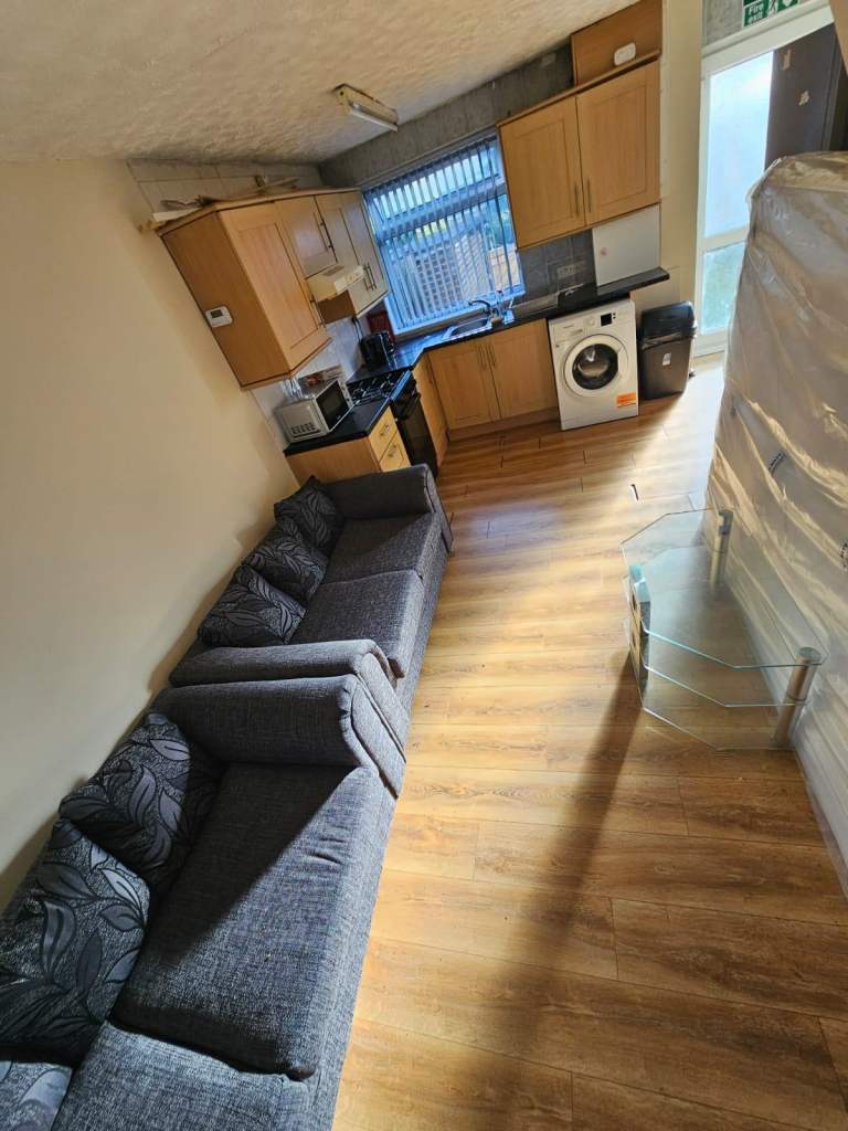  6-Bedroom Modern Supported Accommodation – Universal Credit, ESA, JSA & PIP accepted