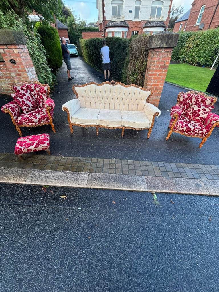 Vintage Style 3-Seater Sofa and Armchairs Set – Cream and Red Floral