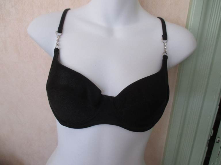 SILKY LOOK BRA - NEW - NEW LOOK