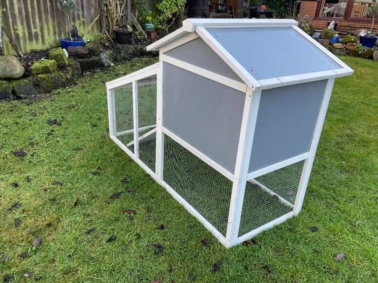 Rabbit / Guinea Pig Hutch. Can deliver. Extras Included Good Condition 