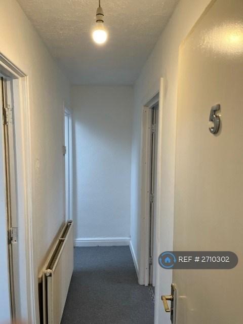 1 bedroom flat in Mexborough Avenue, Leeds, LS7 (1 bed) (#2710302)