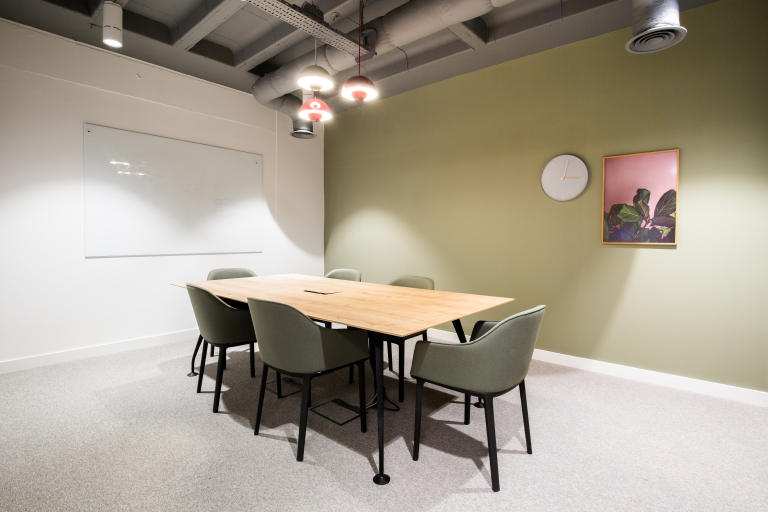 London - NW13AD \ Office Space with 5 Desks and All Services Included