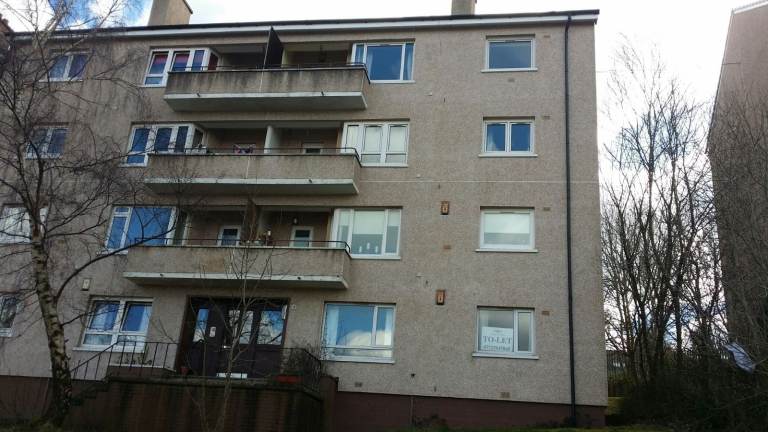 A beautiful ground floor 2 bedroom flat in Barrmill road, G43 1EJ TO-LET Rent= £1000 OVNO