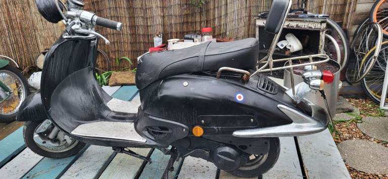 FIBREGLASS BODY PANELS FROM 09 ZNEN SCOOTER (AND OTHER SIMILAR MODELS) NO MECHANICAL PARTS AVAILABLE