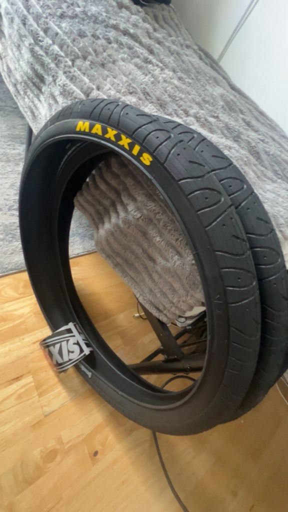 2x maxxis hookworms 29 inch