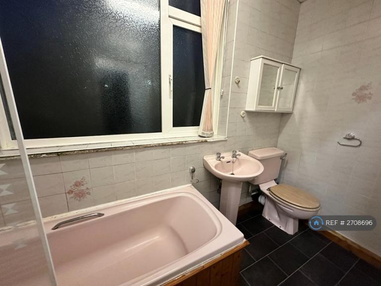 3 bedroom house in Raynville Close, Leeds, LS13 (3 bed) (#2708696)