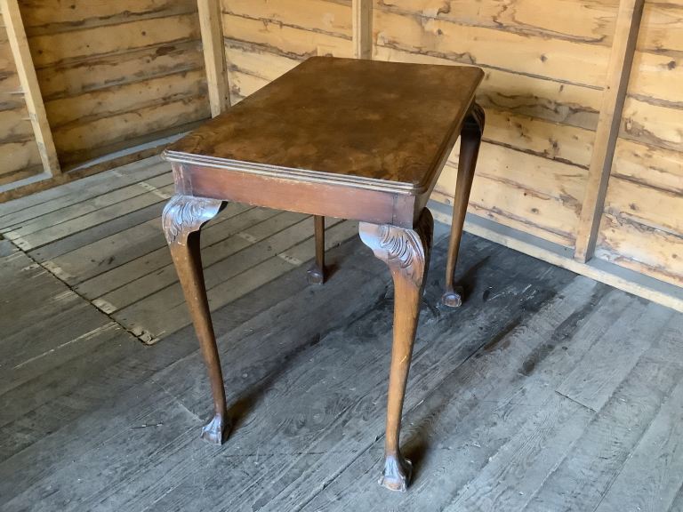 Burr walnut Queen Anne style occassional table with cabriole legs 