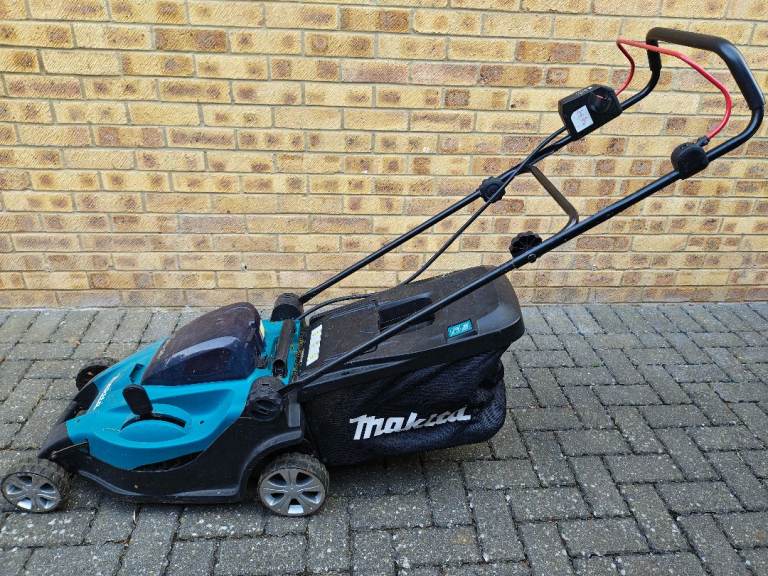 Makita Cordless Lawnmower with Grass Box – Good Condition