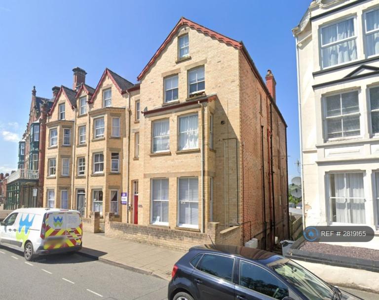 3 bedroom flat in High St, Llandrindod Wells, LD1 (3 bed) (#2819165)
