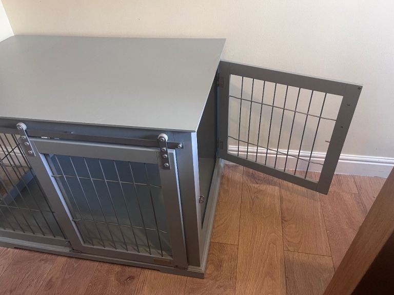 Lords and Labradors wooden dog crate 