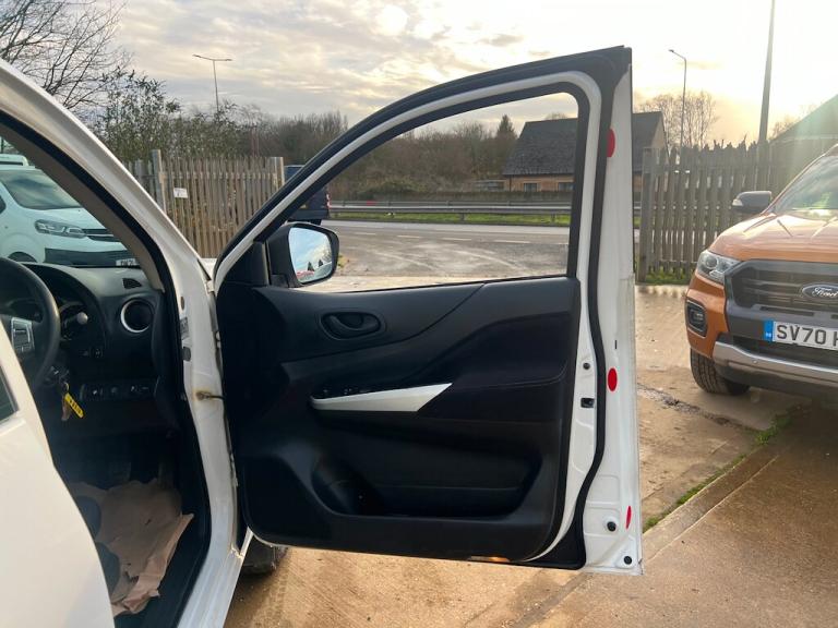 2018 Nissan Navara 2.3 dCi Visia King Pickup Extended Cab 4dr Diesel Manual 4WD Euro 6 (s/s) ( Pi...