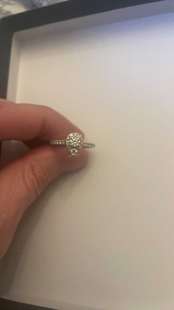 18ct white gold diamond ring