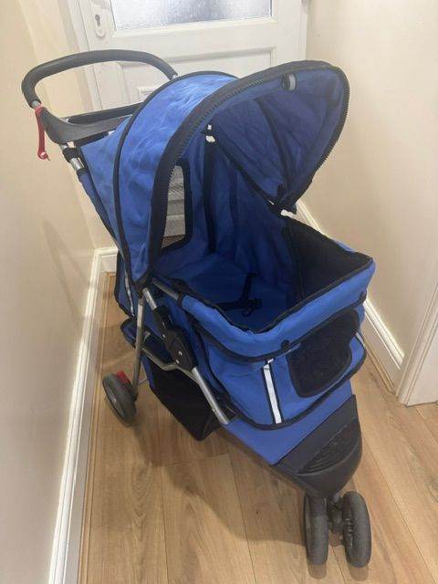 Dog stroller / pushchair 