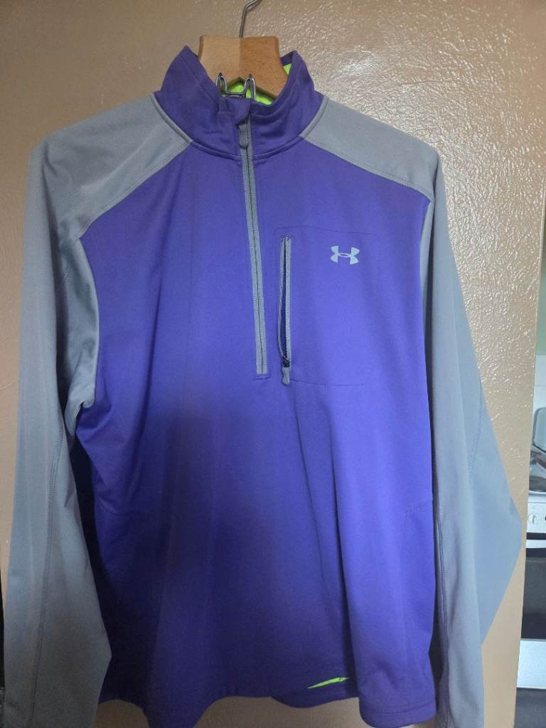 Under armour bundle. 4 polo shirts one 3/4 zip heat gear overhead top.