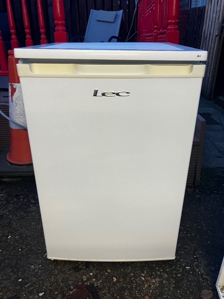 Lec under counter fridge like new can deliver for a small charge