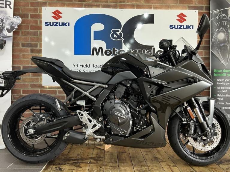 Suzuki GSX-8R Sports in Black