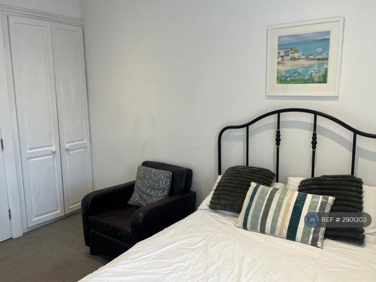 1 bedroom in Colonial Road, Slough, SL1 (#2901303)
