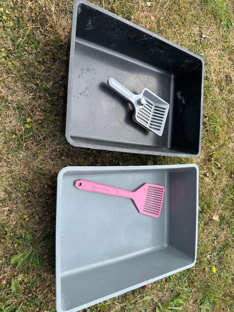 Two Cat Litter Trays with Scoops – Good Condition