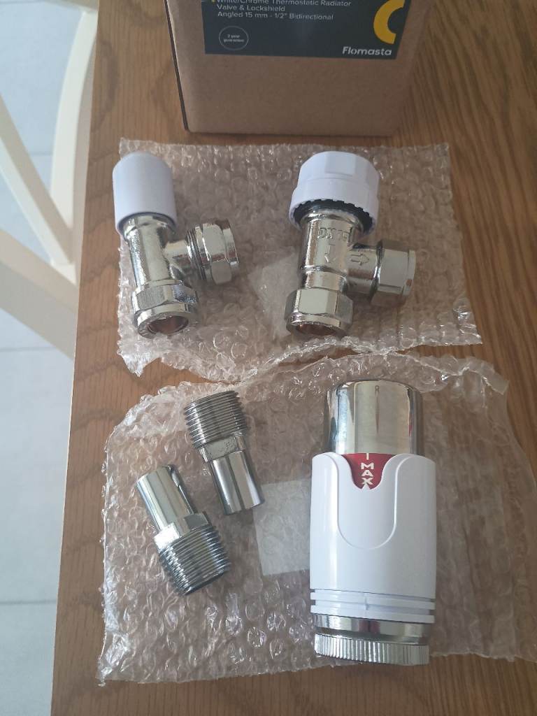Flomasta Angled Thermostatic Radiator Valve & Lockshield