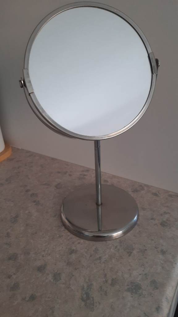 Swivel mirror with magnifying option