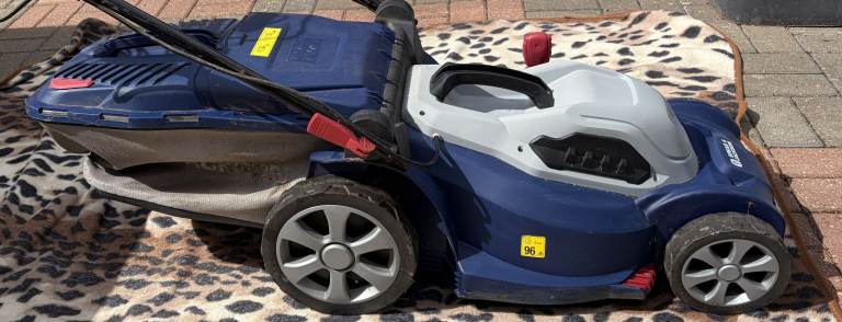 ELECTRIC LAWNMOWER WITH BOX 40cm CUT SPEAR & JACKSON, GOOD CONDITION ONLY £50 CAN DELIVER