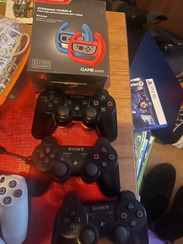 Ps/3  Xbox controller and numbchucks