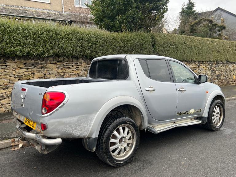 2009 MITSUBISHI L200 RAGING BULL D/C DOUBLE CAB MANUAL DIESEL 4X4 SILVER