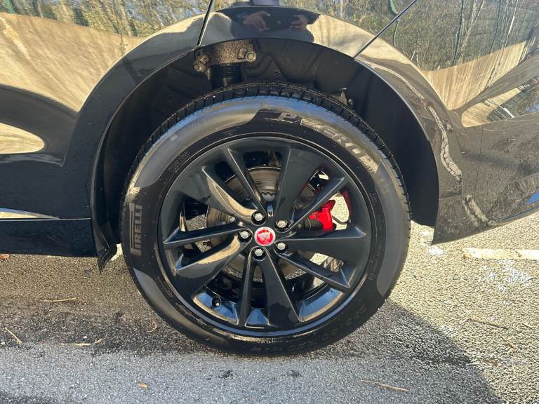 2023 Jaguar F-PACE 2.0L Diesel Santorini Black R Dynamic Black Edition