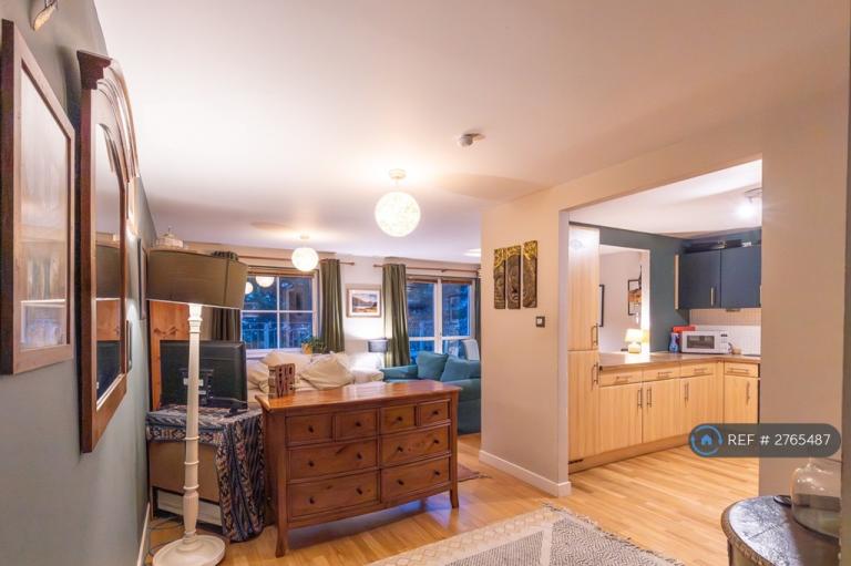 2 bedroom flat in Valleyfield Street, Edinburgh, EH3 (2 bed) (#2765487)