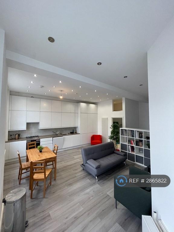 1 bedroom flat in Acton Park, London, W3 (1 bed) (#2865822)