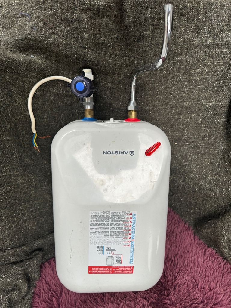 Over sink water heater Ariston Arks 50