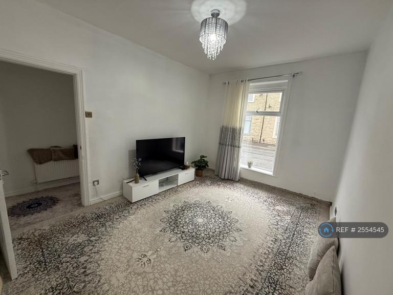 2 bedroom house in Sandringham Road, Darwen, BB3 (2 bed) (#2554545)