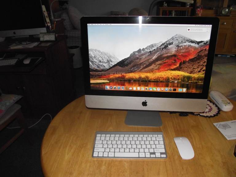 Apple mac 21.5” all in one computer